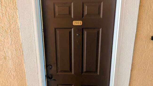 Foto del edificio - ANNUAL UNFURNISHED GROUND FLOOR CONDO 3 BED 2 BATH