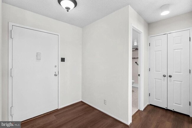 Foto del edificio - 307 Yoakum Pkwy
