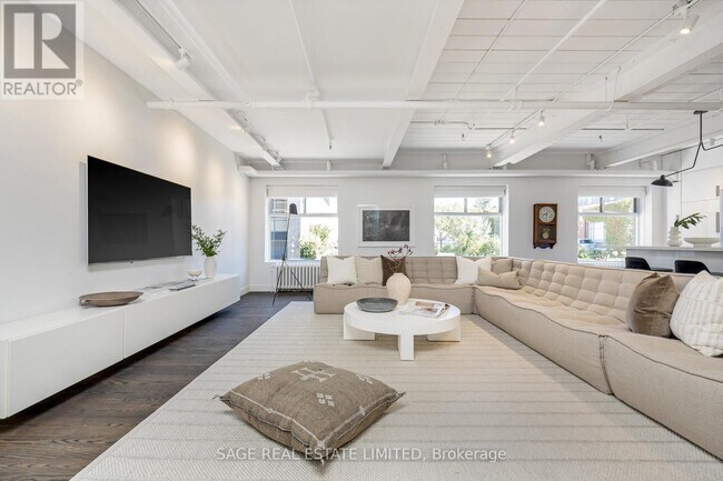 Photo du bâtiment - 326 Carlaw Ave