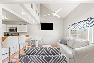 Building Photo - 5218 Beach Dr