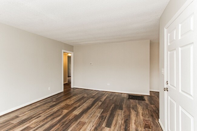 Foto del edificio - 6121 Court M