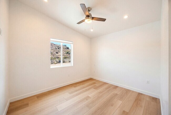 Foto del edificio - 9092 Los Coches Rd