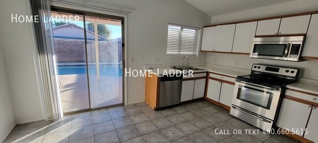 Building Photo - 8339 W Elm St