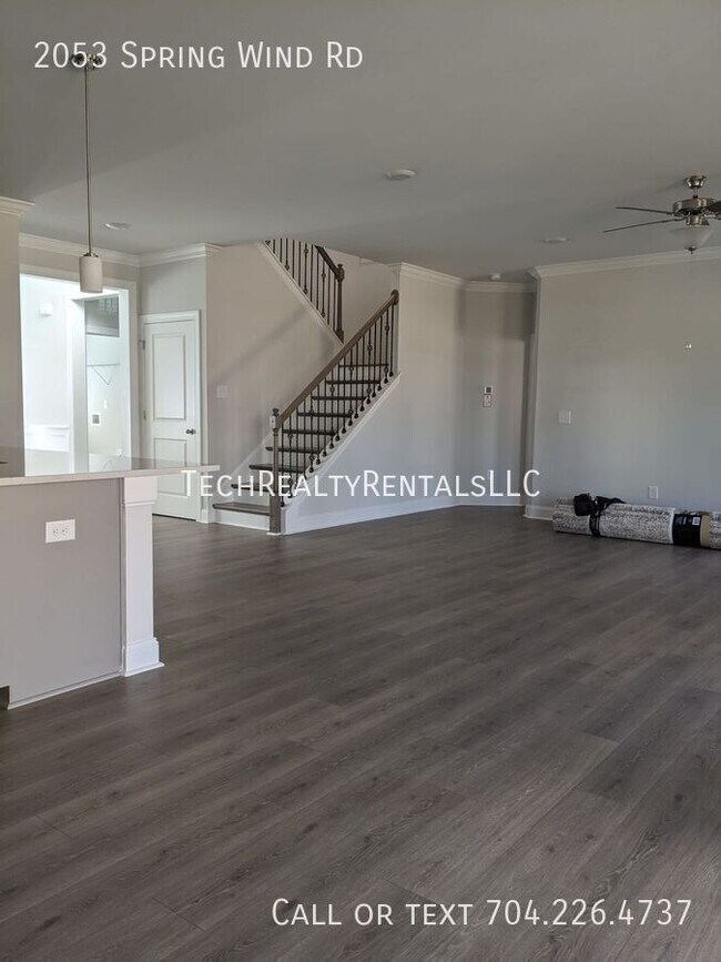 Foto del edificio - 2053 Spring Wind Rd