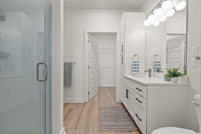 Tu bebida refrescante entre entradas - Aviator | 642 pies cuadrados - Yardley Flats Apartments