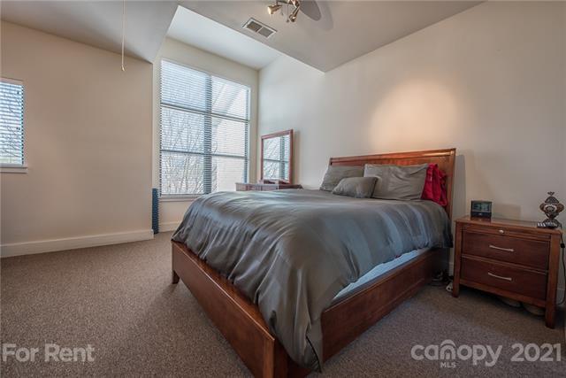 Foto del edificio - 953 E 7th St