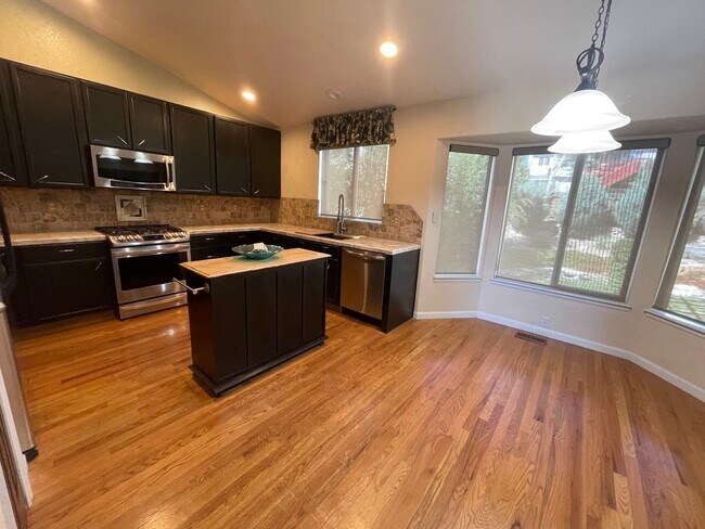 Foto del edificio - 4 Level Home in Wagon Trails (Dublin and A...