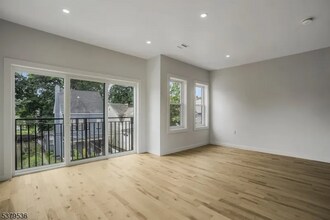 Building Photo - 15 Voorhees St