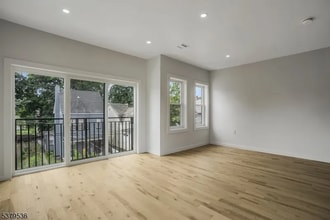 Building Photo - 15 Voorhees St