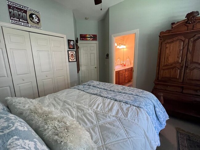 Foto del edificio - 5246 Forest Edge Ct