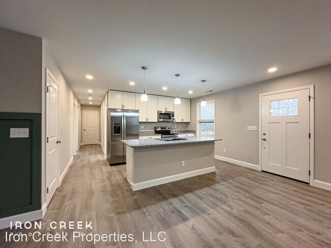 Building Photo - 3 br, 2 bath House - 121 Allen Drive