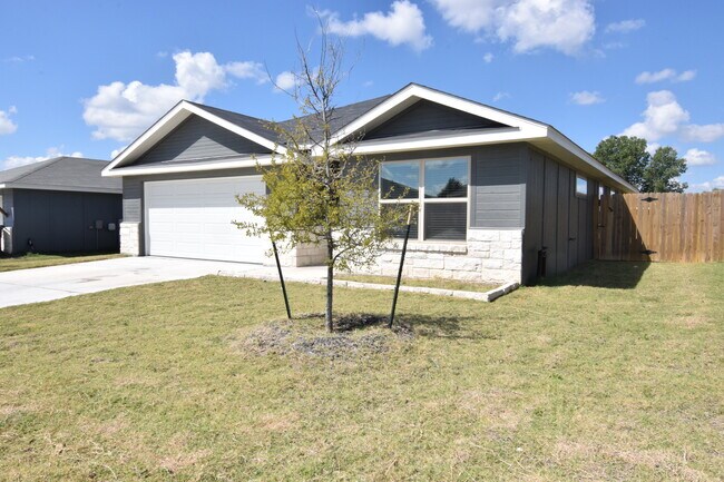 Building Photo - 806 Freedom Cir