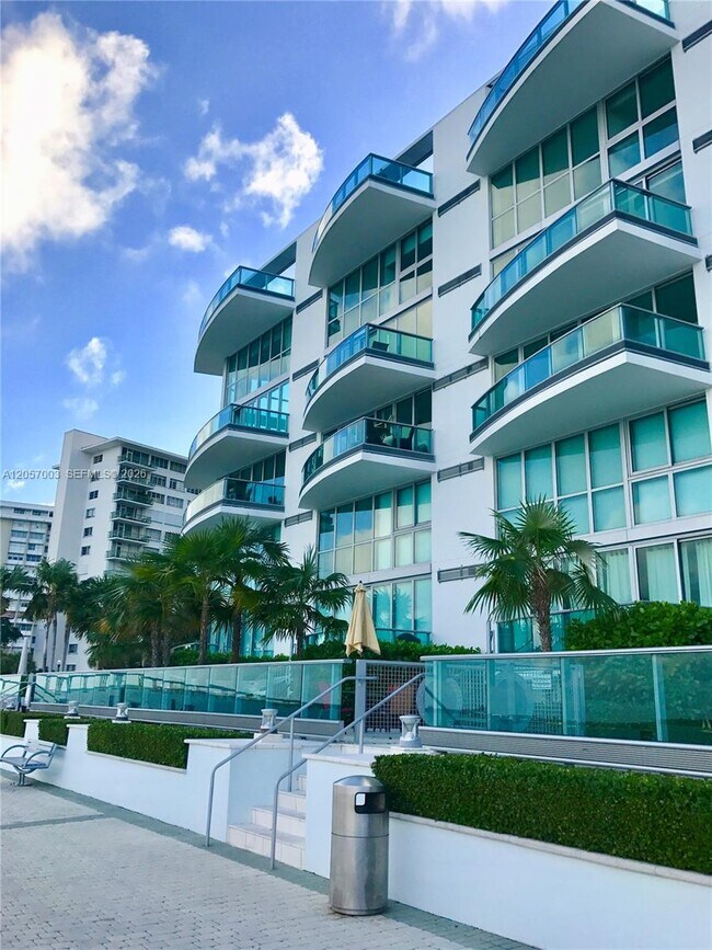 Foto del edificio - 1331 Brickell Bay Dr