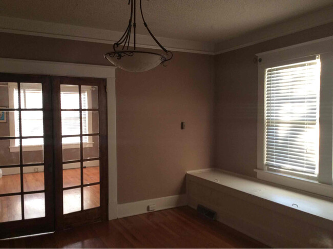 Building Photo - 2159 Kings Way