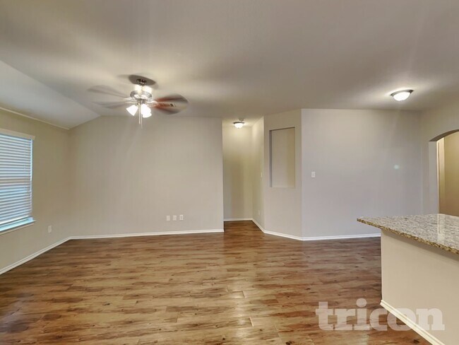 Foto del edificio - 3025 Iris Dr