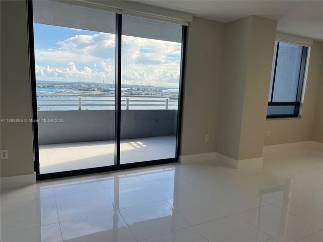 Photo - 1330 West Ave Apartment