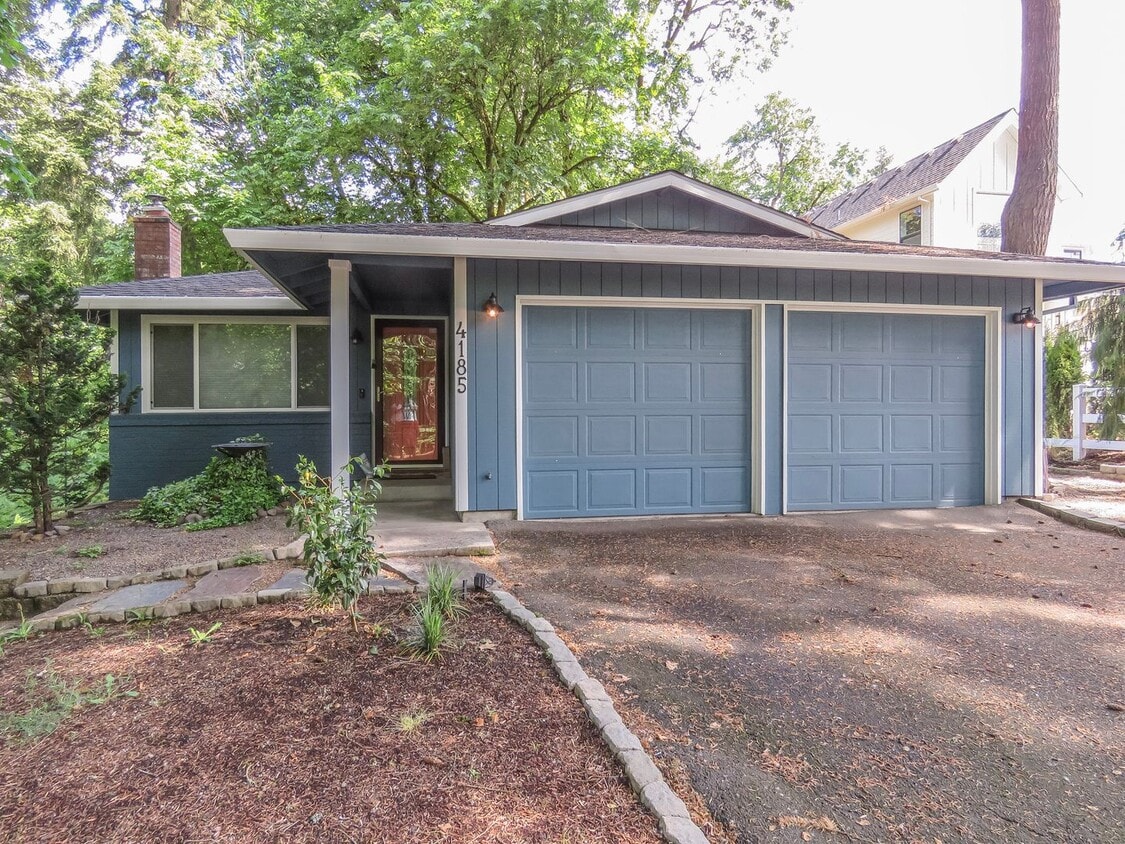 Primary Photo - Move In Special- $500 of first Months rent...