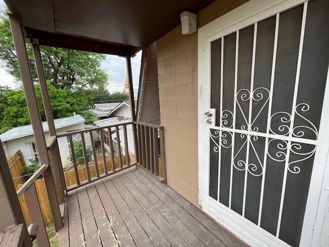 Building Photo - 1517 Garcia St