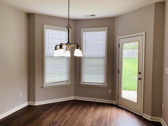 Foto del edificio - 321 Collinsworth Dr