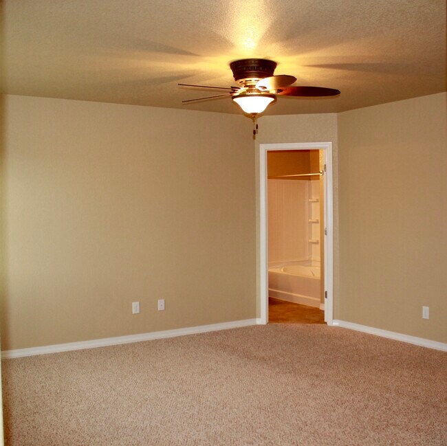 Building Photo - 13126 Canyons Edge Dr