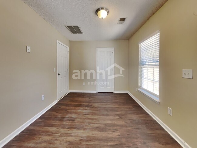 Foto del edificio - 8788 Red Oak Dr