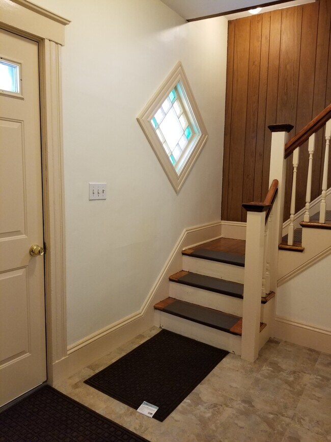 Foyer - 46 Chandler St