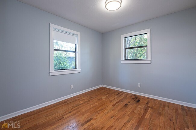 Foto del edificio - 568 Stokeswood Ave SE