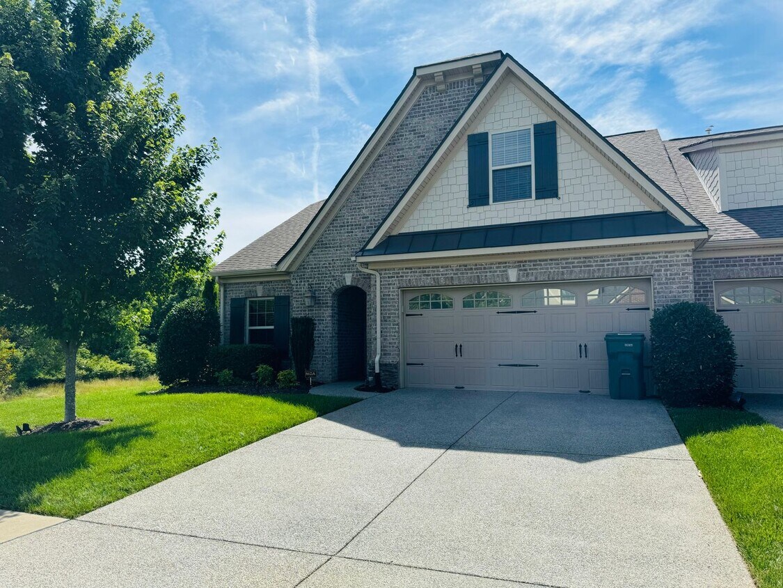 Primary Photo - 2-Level Condo in Five Oaks of Lebanon