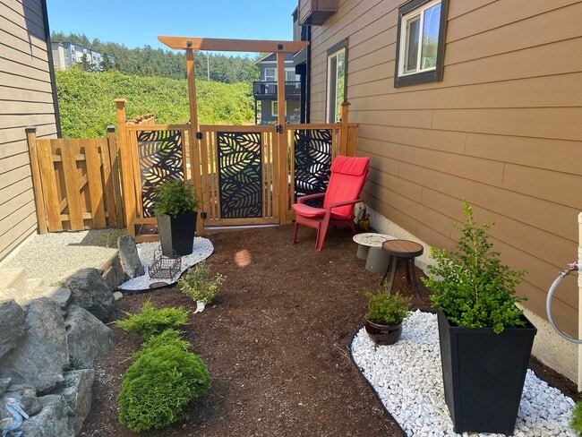 Building Photo - 2389 Lund Rd