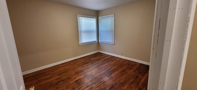 Foto del edificio - Southeast 2 BR house! 1 car garage! $995!