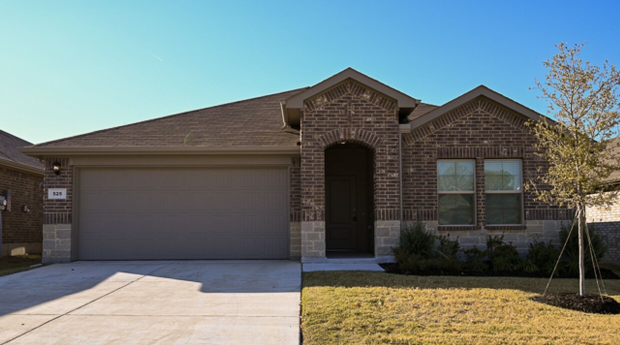 Primary Photo - Beautiful New Home in Springtown