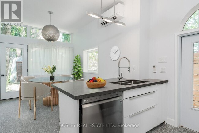 Photo du bâtiment - 9 Hambly Ave