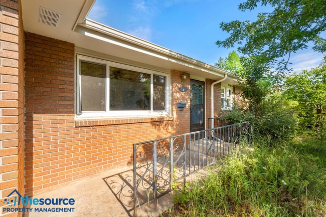 Building Photo - 3 Bedroom Brick Ranch