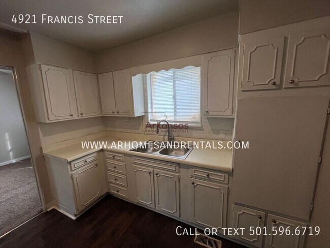 Foto del edificio - 4921 Francis St
