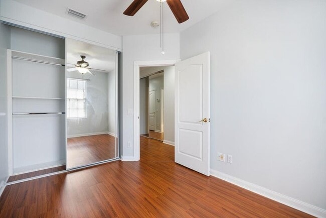 Foto del edificio - 329 Legare Ct