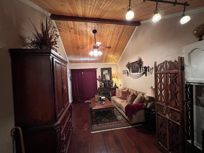 Building Photo - 112 Willow Branch Dr