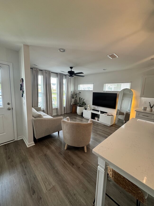 Foto del edificio - 3605 Meadow Vista Ln