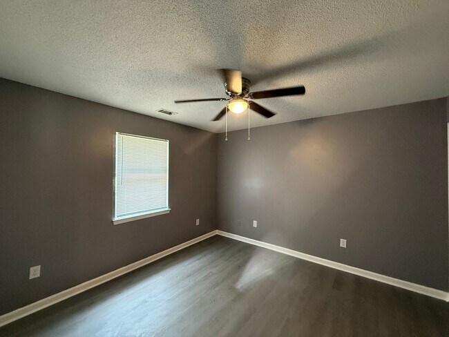Building Photo - 1005 Lucy Ln