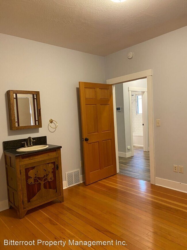 Building Photo - 2 br, 1 bath House - 534 S. 1st West