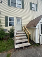 Building Photo - 86 Oak St