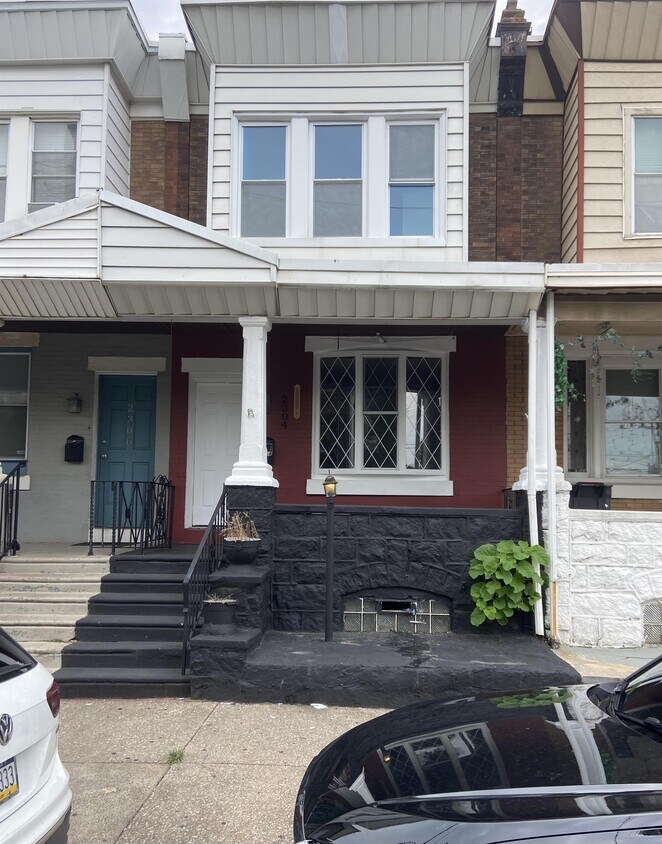 Primary Photo - 2304 E Cambria St