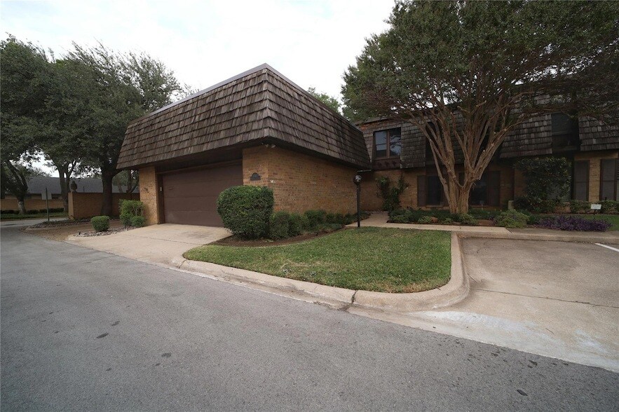 Primary Photo - 3003 Hartwood Court