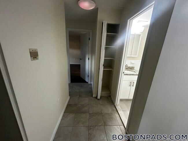 Foto del edificio - 51 Hill Rd