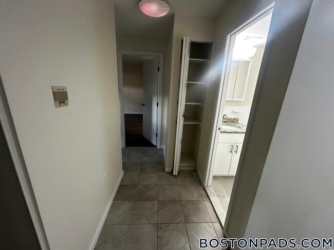 Building Photo - 51 Hill Rd