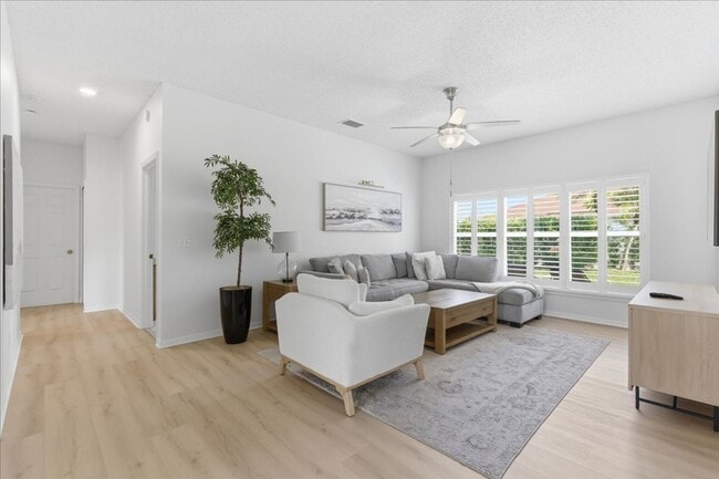 Building Photo - 2937 Cedar Gln Pl