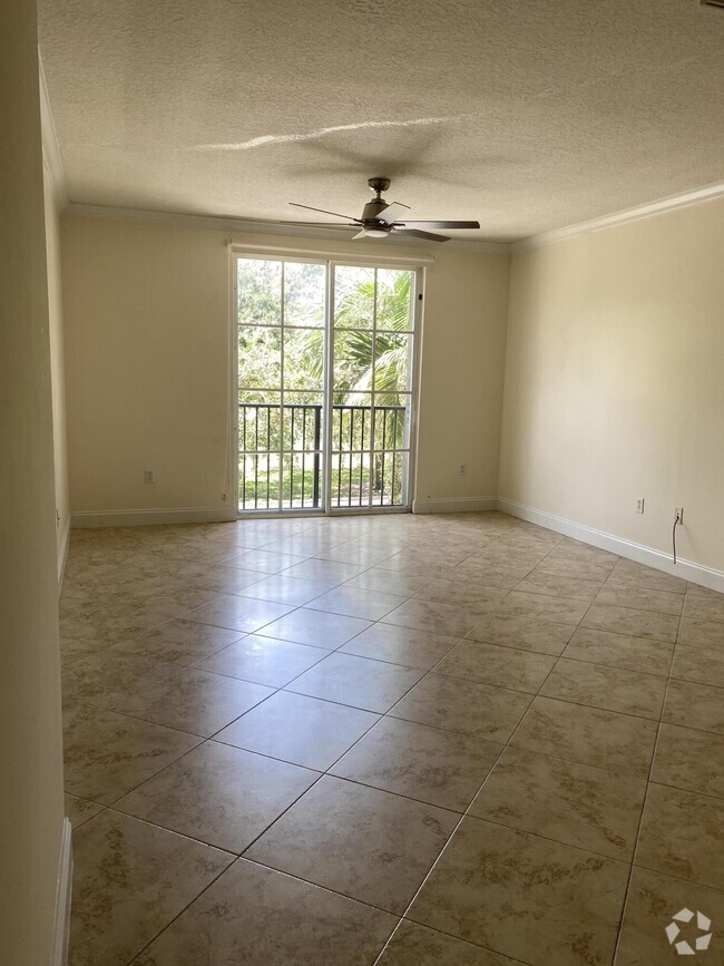 Building Photo - 580 S Sapodilla Ave