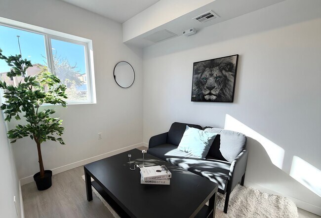 Foto del edificio - 7524 S Hoover St