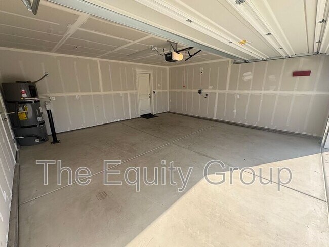 Foto del edificio - 2142 E Oak Ave