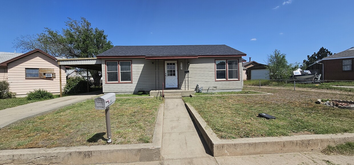 Primary Photo - 1302 Coble Dr