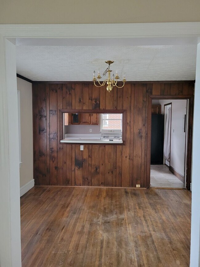 Foto del edificio - 2 bedroom 1 bath off W. Broad St!